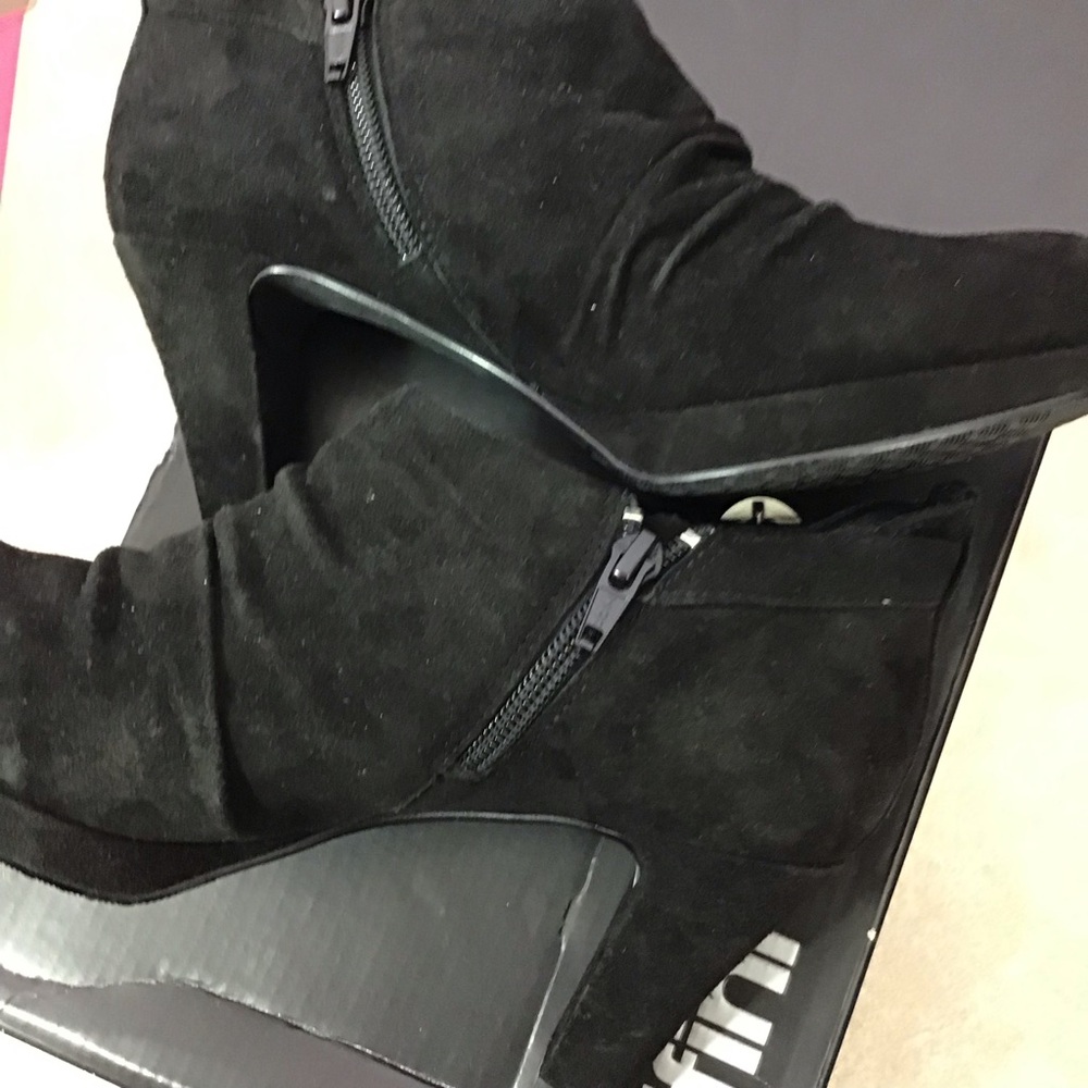 Umberto Raffini  Michela Black Suede ankle boots size 36 Med